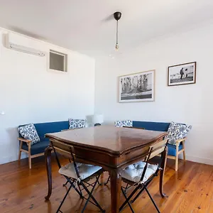 White & Blue Vintage In Graca Apartamento